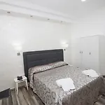 Couette-café Garibaldi Square 3*