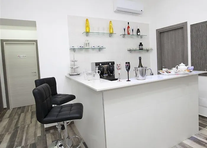 Garibaldi Square 3* Νάπολη