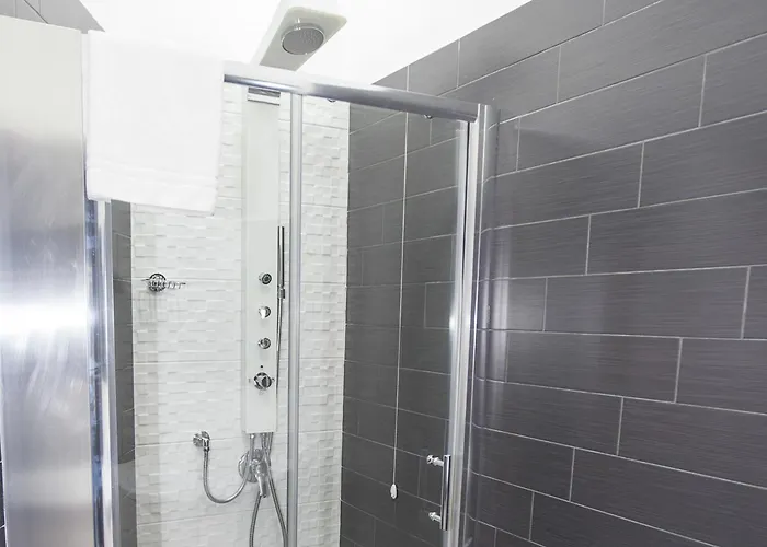 Garibaldi Square 3* Νάπολη