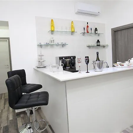 Garibaldi Square 3* Неаполь