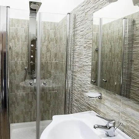 Garibaldi Square 3* نابولي
