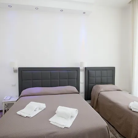 Garibaldi Square 3* نابولي