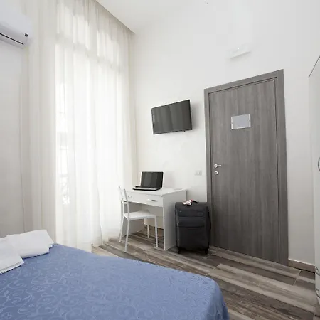 Garibaldi Square 3* نابولي