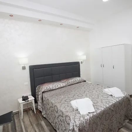 فندق مبيت وإفطار Garibaldi Square 3*