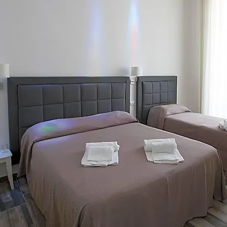 Garibaldi Square 3* Napels