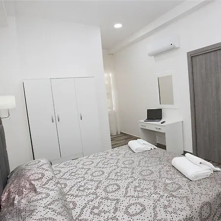 Garibaldi Square Couette-café 3*