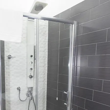 Garibaldi Square 3* Napoli