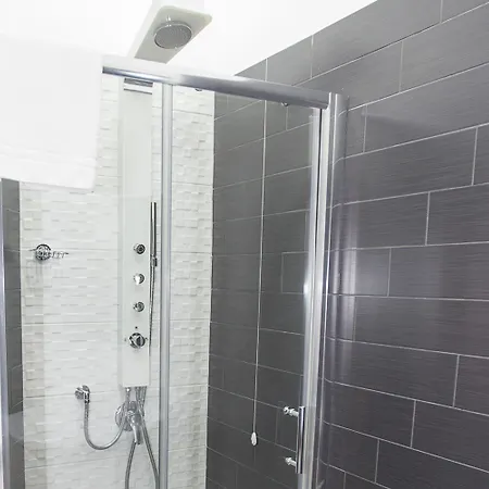 Garibaldi Square Napoli